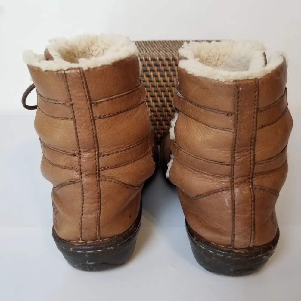 UGG Caspia Leather Sheepskin Fur Lined Lace Up Boots